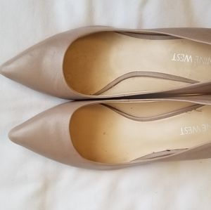 Womens Beige Leather Pointy Toe Pumps - 6.5